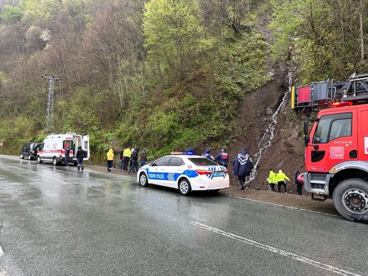 Artvin’de menfeze düşen araçta iki kişi can verdi