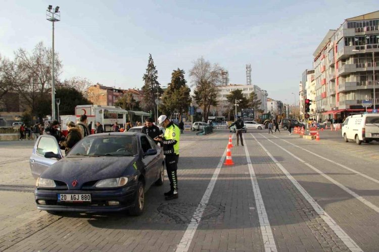 Uşak’ta 921 sürücüye para cezası kesildi