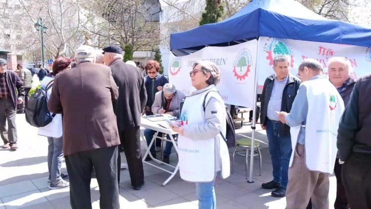 Eskişehir’de Emekliler, İmza Kampanyası Başlattı: Fiyat Artışları Dayanılmaz ve Taşınmaz Hale Geldi