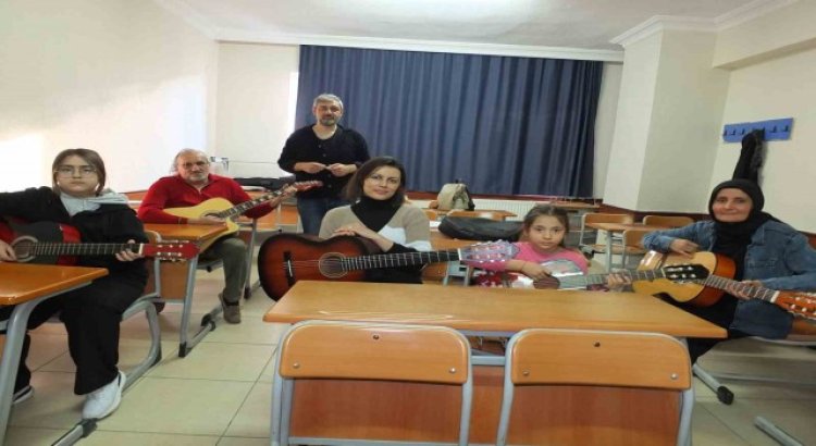 Burhaniyede gitar kursu başladı