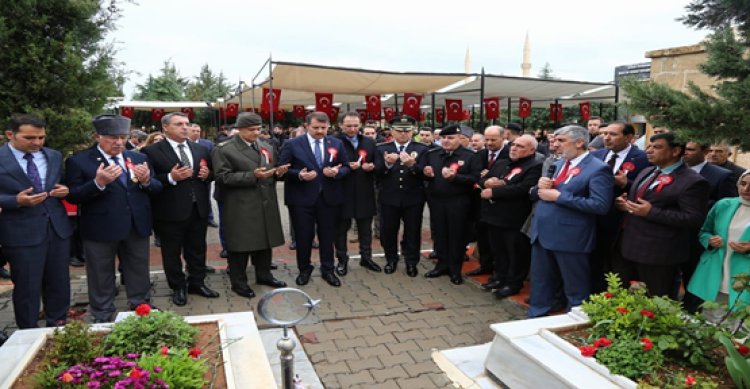 11 Nisan’ın yıl dönümünde şehitler anıtına çelenk sunuldu