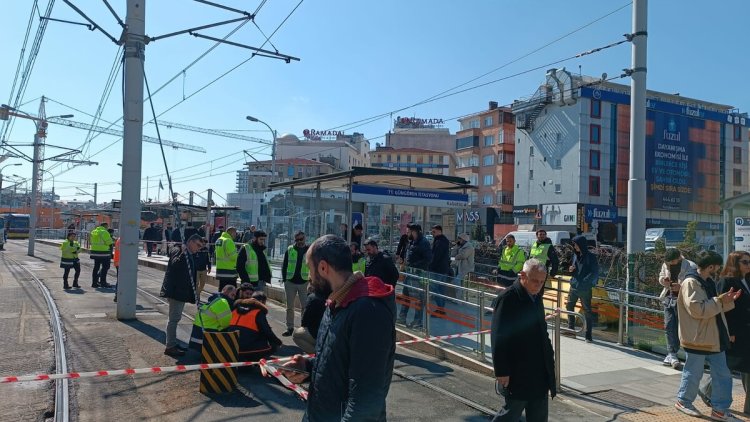 Güngören’de tramvay raydan çıktı: Seferler yapılamıyor