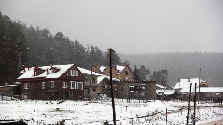 Bolu’nun yüksek kesimlerine kar yağdı