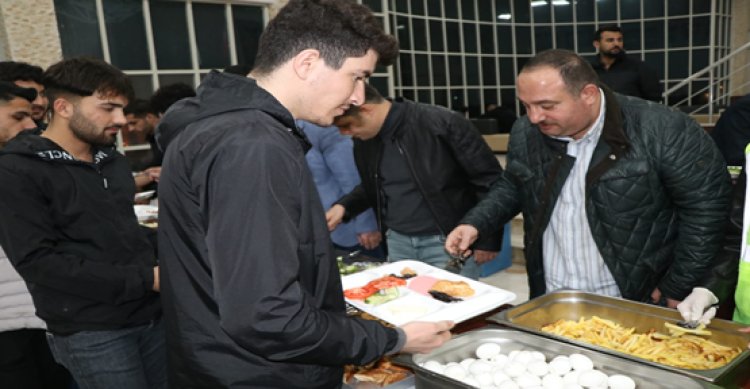 Kaymakam Çengel Ve Başkan Ekinci, Gençlerle Sahur Yaptı