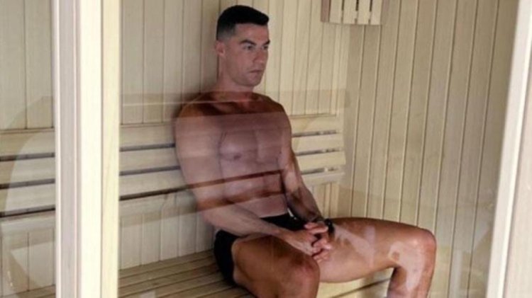 Herkes aynı noktaya takıldı! Ronaldo’nun hayranları sauna pozunda olağandışı bir detay yakaladı