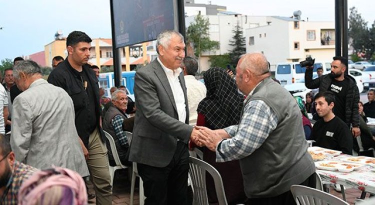 Adana Halkı Zeydan Karalar’ı bağrına basıyor