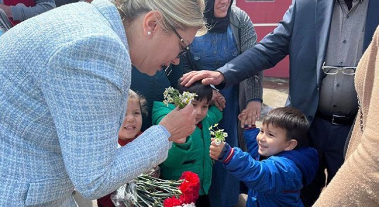 CHP Adayı Dr. Asu Kaya, her yerde sıcak karşılanıyor