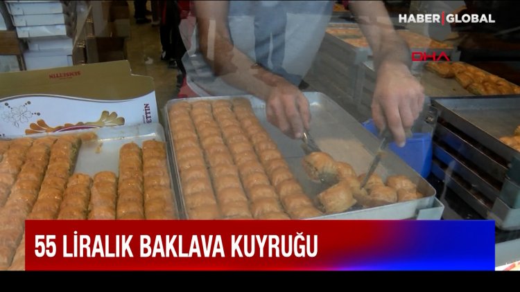 55 liraya baklava! Tatlıcının önünde uzun kuyruklar oluştu: Biz sürümden kazanç sağlıyoruz