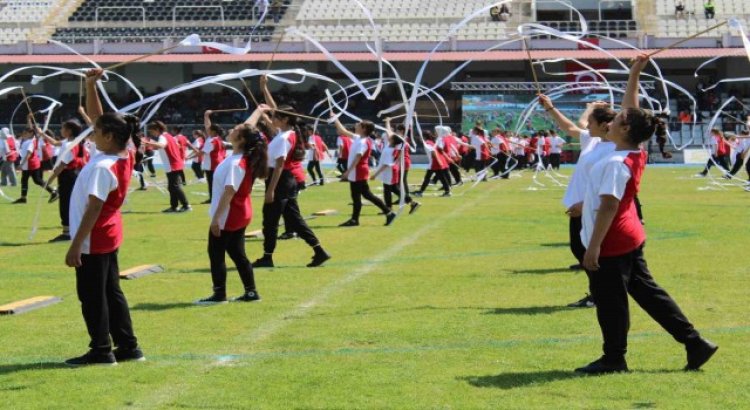 Öğrenciler hünerlerini sergiledi, izleyenler ayakta alkışladı