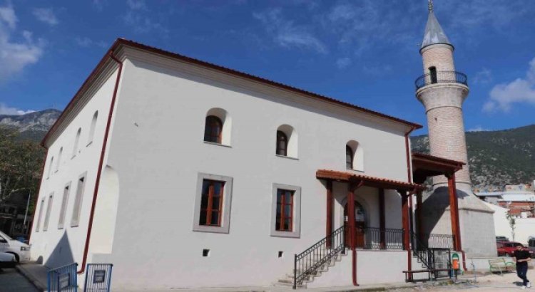 Kırkağaç Karaosmanzade Camii yeniden ibadete açılıyor