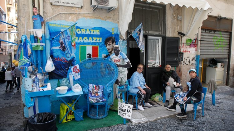 Napoli taraftarlarından şampiyonluk kutlamalarını Vezüv Yanardağı’na taşımamaları istendi!