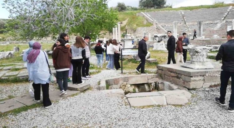 Gedizde MNA Anadolu Lisesi öğrencileri ücretsiz Çanakkale gezisine götürüldü