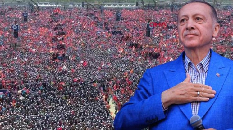 “İstanbul’un Büyük Buluşması” için Atatürk Havalimanı Millet Bahçesi’ne gelenler, alanı doldurdu.