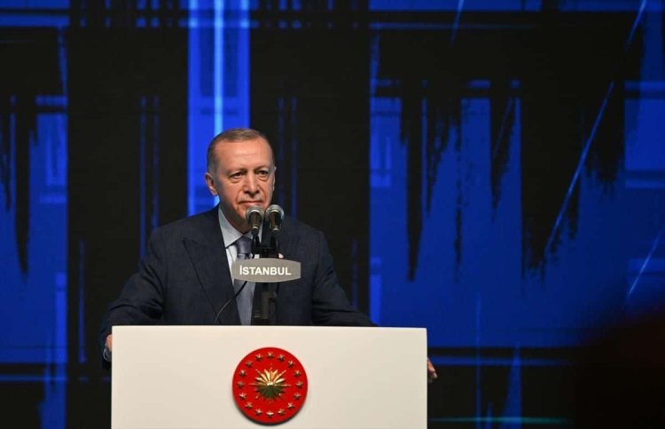 Son dakika!  Cumhurbaşkanı Erdoğan’dan İmamoğlu’na yönelik taşlı saldırıyla ilgili ilk açıklama: Kendilerini yaralıyorlar.