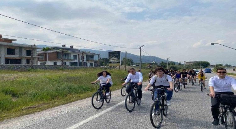 Avrupalı öğrenciler Kemalpaşada bisiklet turuna katıldı