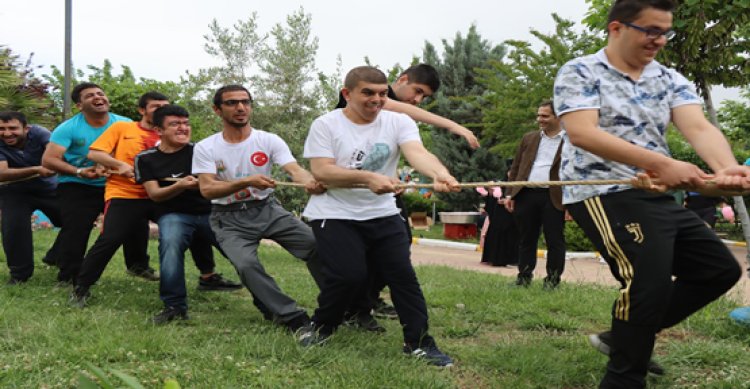 Urfa’da Engelli bireyler doyasıya eğlendi