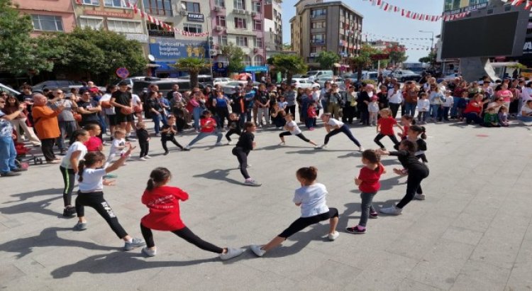 Burhaniyede Gençlik Haftası başladı