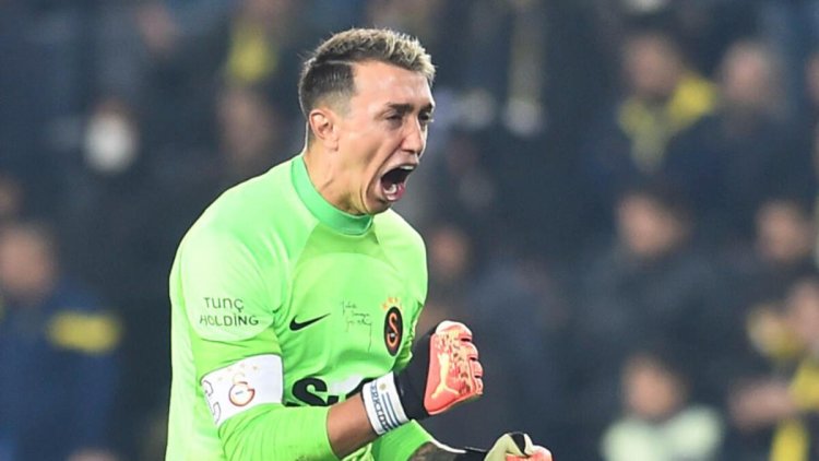 Galatasaray’da Muslera sakatlandı, dolandırıldı ama 1 numarayı bırakmadı!