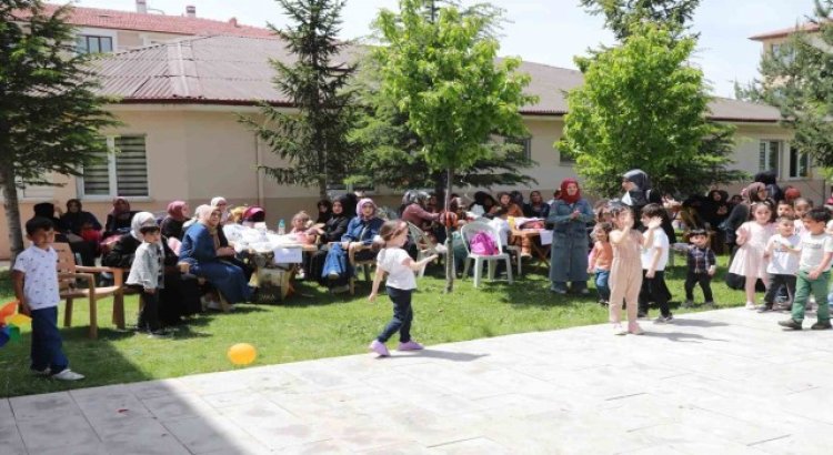 Tekinler Kız Kuran Kursunda yılsonu kapanış programı düzenlendi