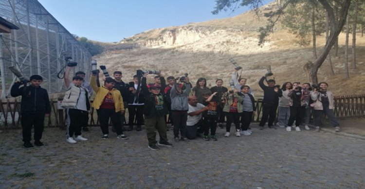 Şanlıurfa’da kuş fotoğrafçıları Ceylan ve Kelaynakları gözlemledi