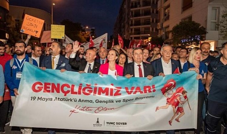 İzmir’de 19 Mayıs coşkusu meydanlara sığmadı