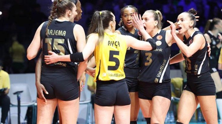 Son Dakika: CEV Şampiyonlar Ligi finalinde Eczacıbaşı’nı 3-1 mağlup eden VakıfBank, Avrupa şampiyonu oldu