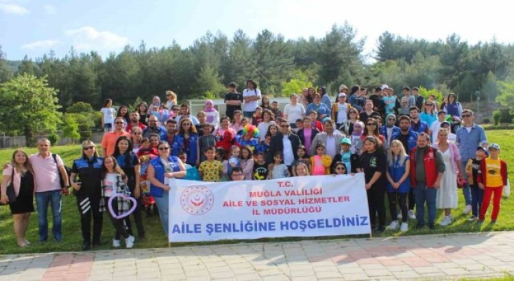 Muğla semaları uçurtmalarla renklendi