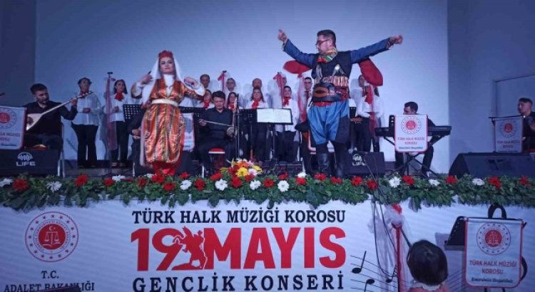 Adliye personelinden Türk halk müziği konseri