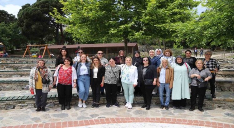 Belediyenin faaliyetleri Kartallı kadınlara gezi turlarıyla tanıtılıyor