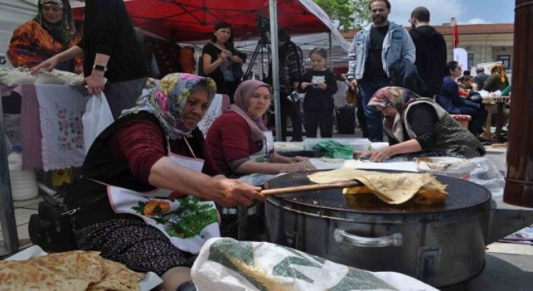 Vilayet Meydanında gözleme yaptılar