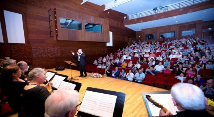 Bayraklının Mandolin Orkestrasına yoğun ilgi