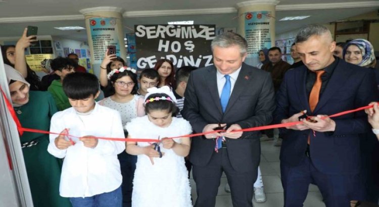 Ağrıda özel eğitim öğrencilerinin yılsonu calışmaları ilgi odağı oldu