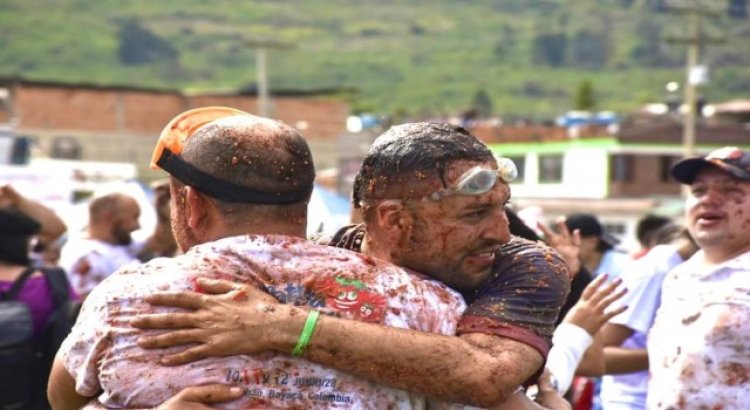 Kolombiyadaki domates festivali La Tomatinada 40 ton domates kullanıldı