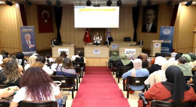 Akdeniz Belediyesi ebeveynlere Çocuğum Okula Hazır mı Semineri verdi