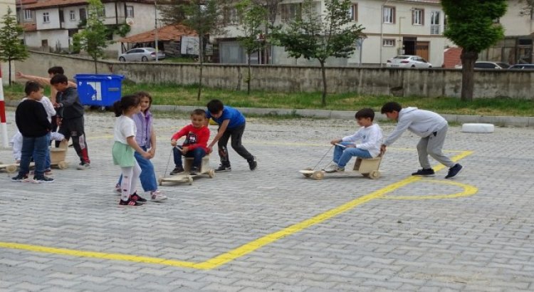 Hisarcıkta unutulmaya yüz tutan eski oyunlar hayat buldu