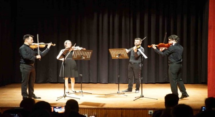 Moni Keman Dörtlüsü verdiği konserle kulakların pasını sildi