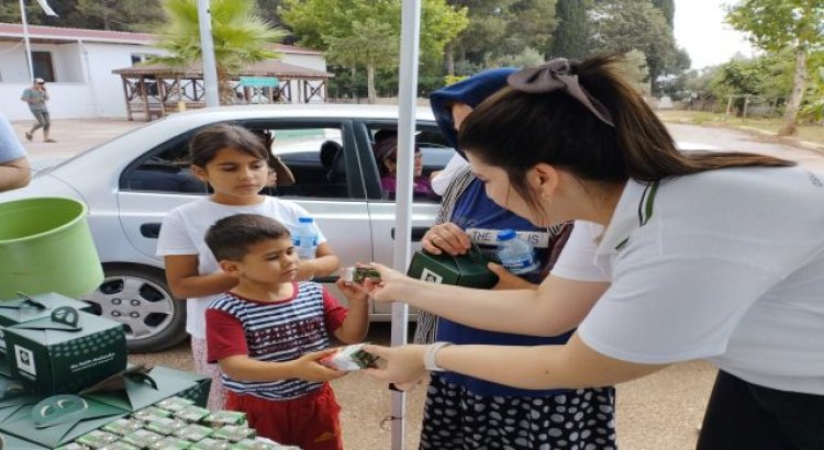 Osmaniye’de mezarlıklara gelenlere ikram sürprizi