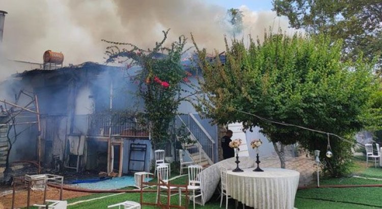 Restoran yangını çevre binalara da sıçradı