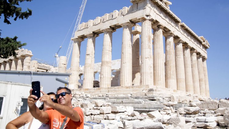 Yunanistan’dan turizmde rekor gelir: 20 milyar euro’ya koşuyor!