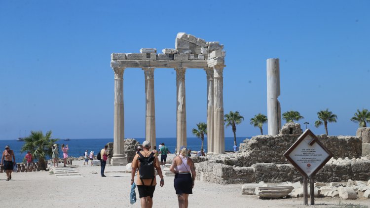 Antalya’ya hava yoluyla gelen turist sayısı 10 milyonu geçti