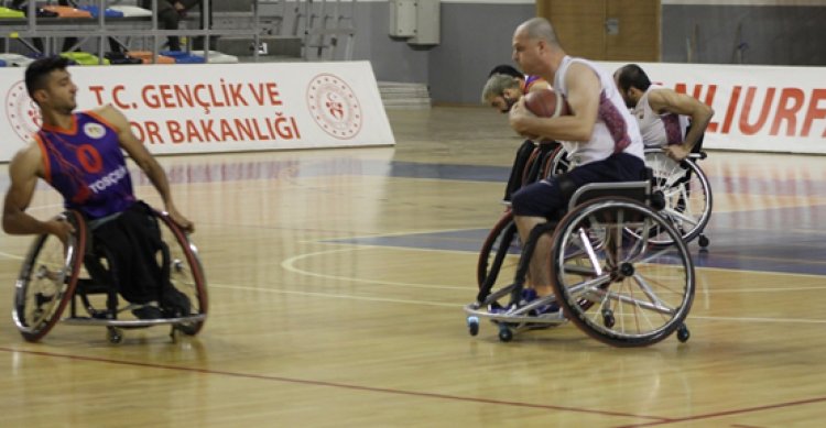 Büyükşehir tekerlekli sandalye takımı engel tanımıyor