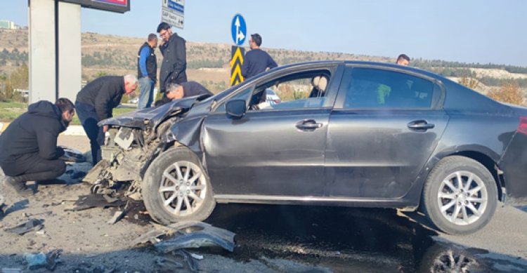 Karaköprü’de otomobil beton dökme pompasını arkadan çarptı!