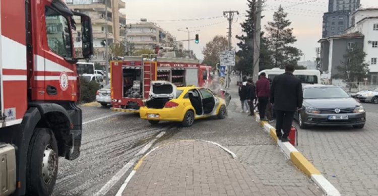 Karaköprü’de ticari taksi alev aldı