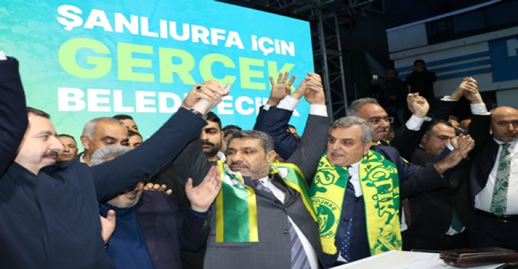 AK Parti Şanlıurfa adayını davul zurna eşliğinde binlerce kişi karşıladı