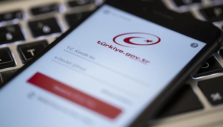 PTT personelinden umreye gidenlere e-Devlet tuzağı: Üzerlerine cep telefonu kaydetti