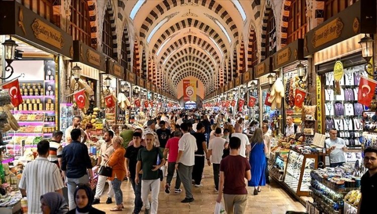 Eminönü’nde bayram alışverişi yoğunluğu: Fiyatlar nasıl?