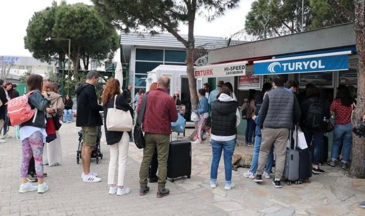 Kapıda vizede bayram sıkıntısı: Başvurulara yetişemediler, yolcular Marmaris’te kaldı