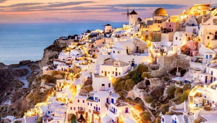 Santorini’de aşırı turizm sorunu: Adım atılacak yer kalmadı