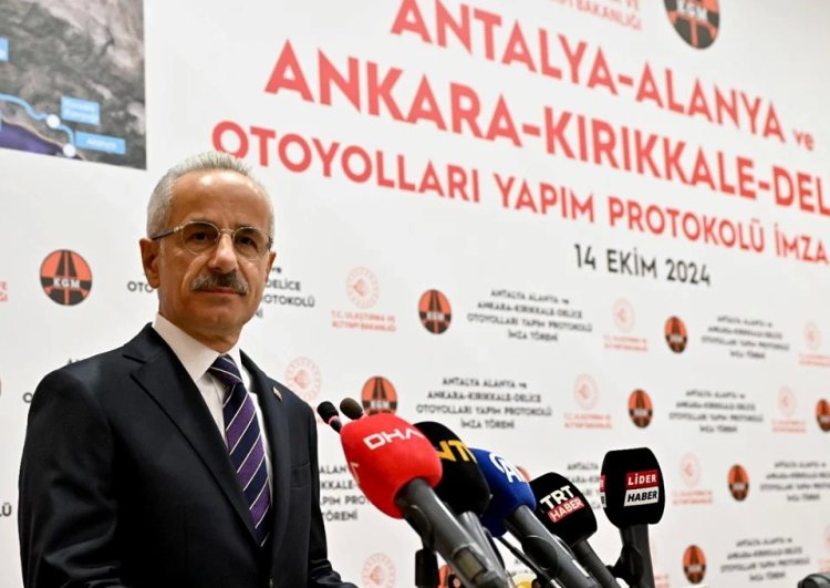 Ankara-Kırıkkale-Delice ve Antalya-Alanya otoyol projeleri için imzalar atıldı