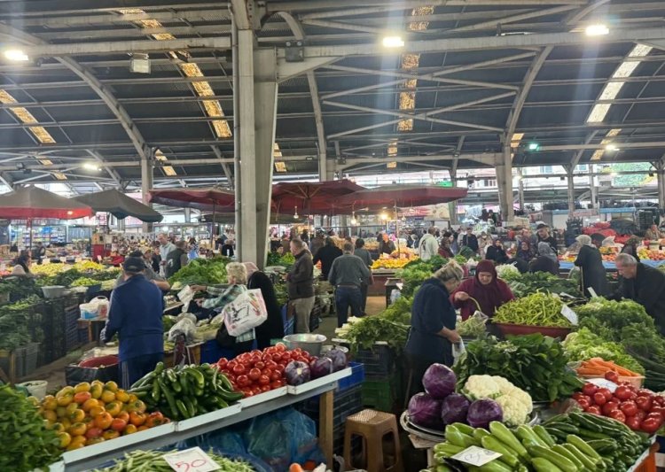 Halk pazarında fiyatlar cep yaktı